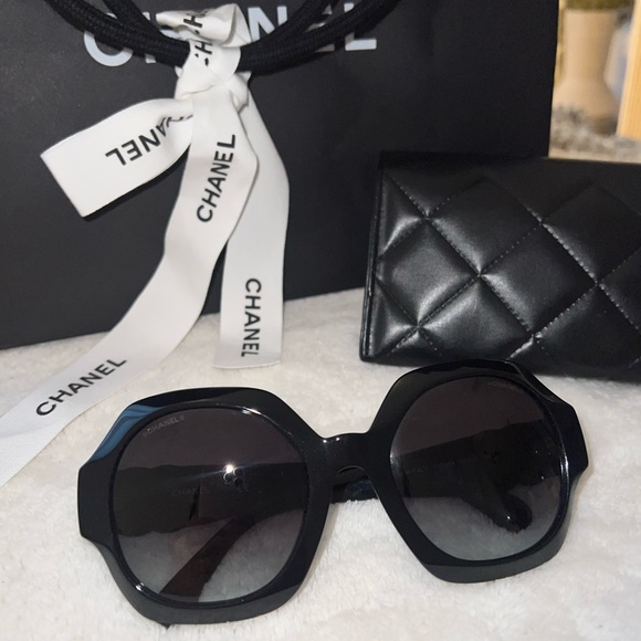 CHANEL Round Sunglasses - Picture 1 of 6